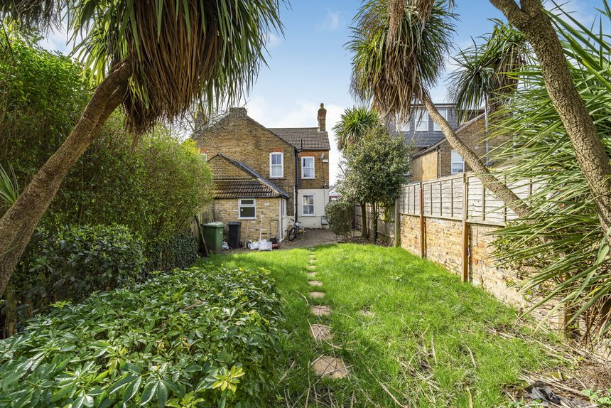 let glebe avenue london 55239 - Gibbs Gillespie