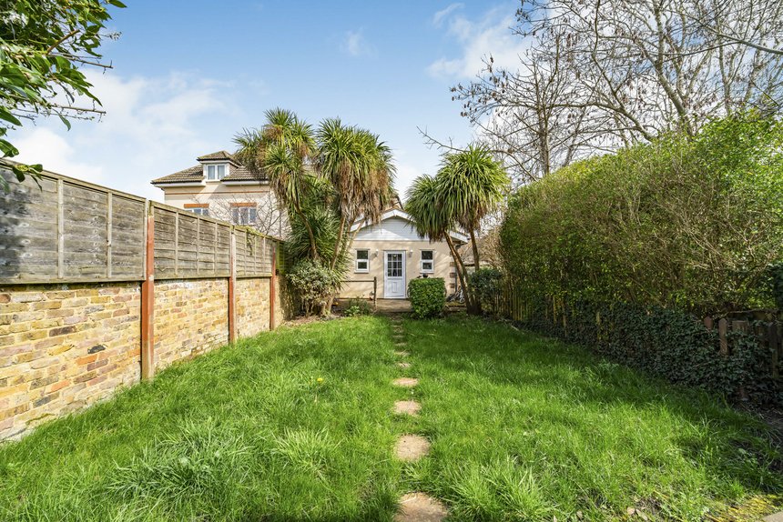 let glebe avenue london 55239 - Gibbs Gillespie