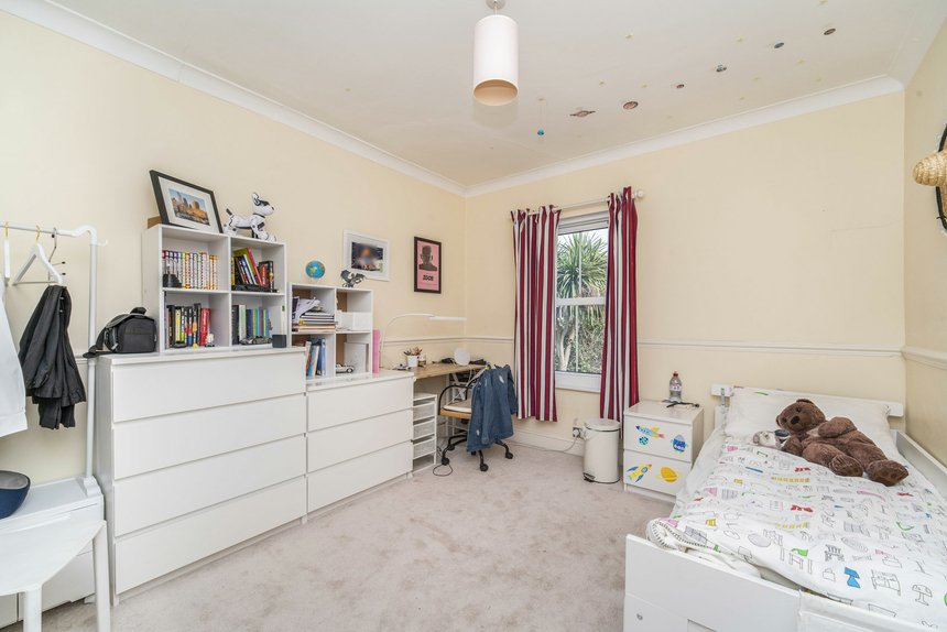 let glebe avenue london 55239 - Gibbs Gillespie