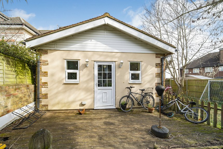 let glebe avenue london 55239 - Gibbs Gillespie