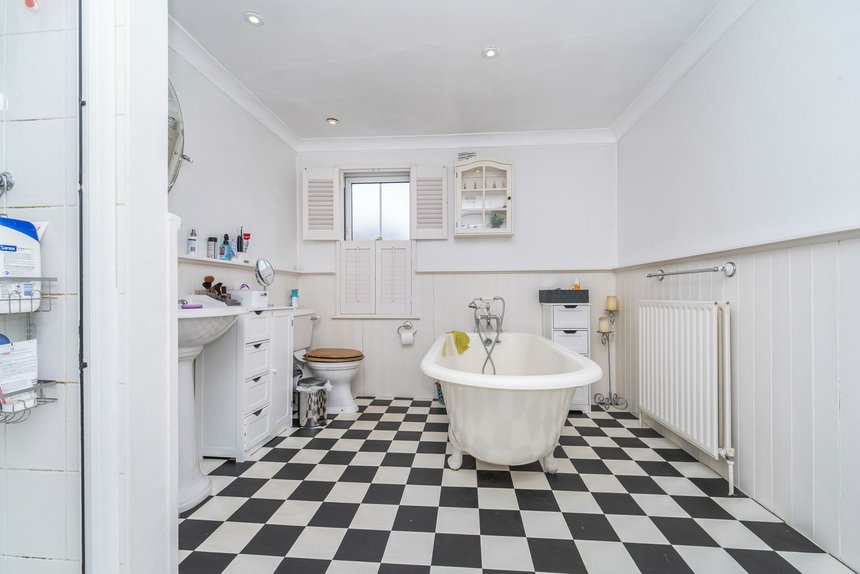 let glebe avenue london 55239 - Gibbs Gillespie