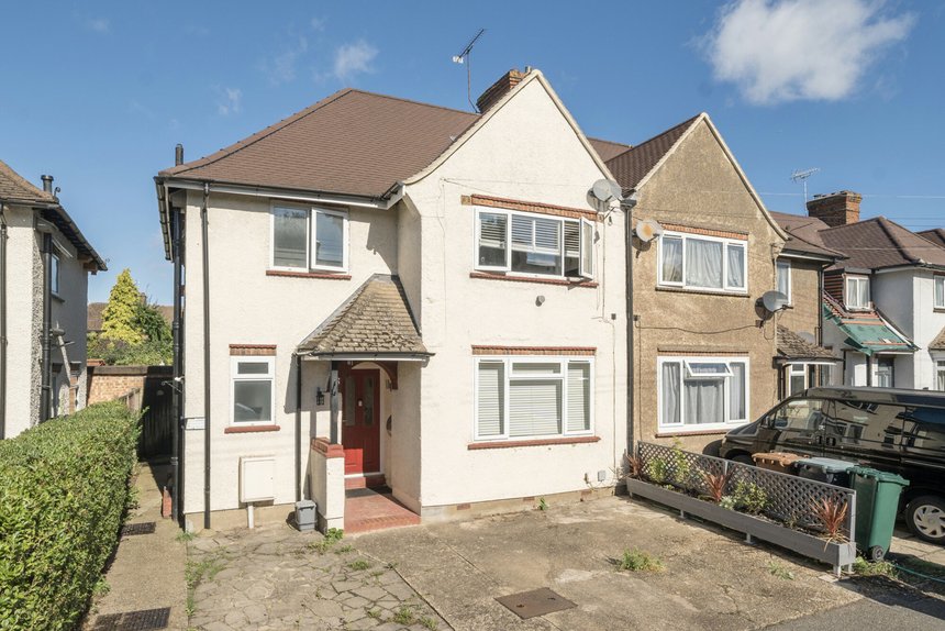 under offer middleton road london 55456 - Gibbs Gillespie