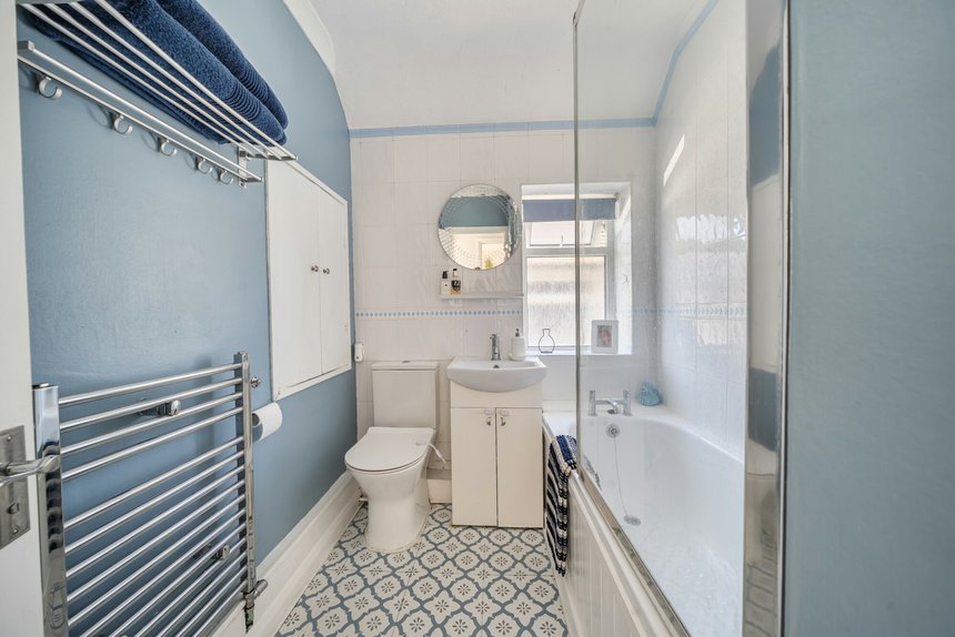 under offer middleton road london 55456 - Gibbs Gillespie