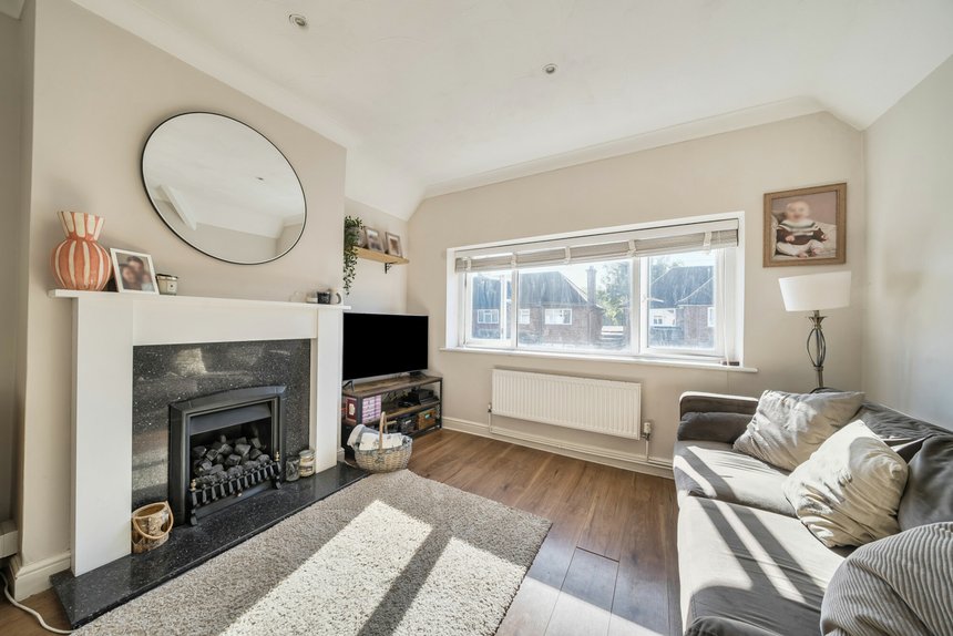 under offer middleton road london 55456 - Gibbs Gillespie