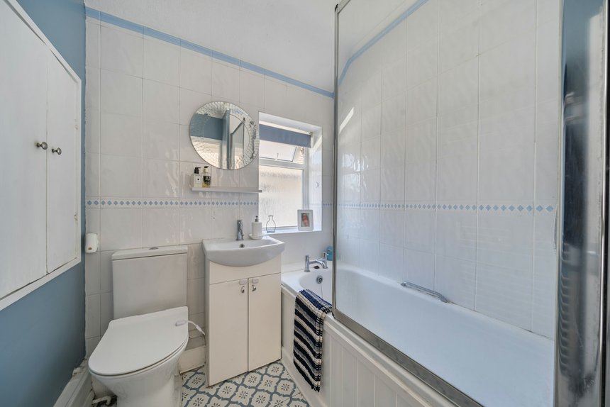 under offer middleton road london 55456 - Gibbs Gillespie