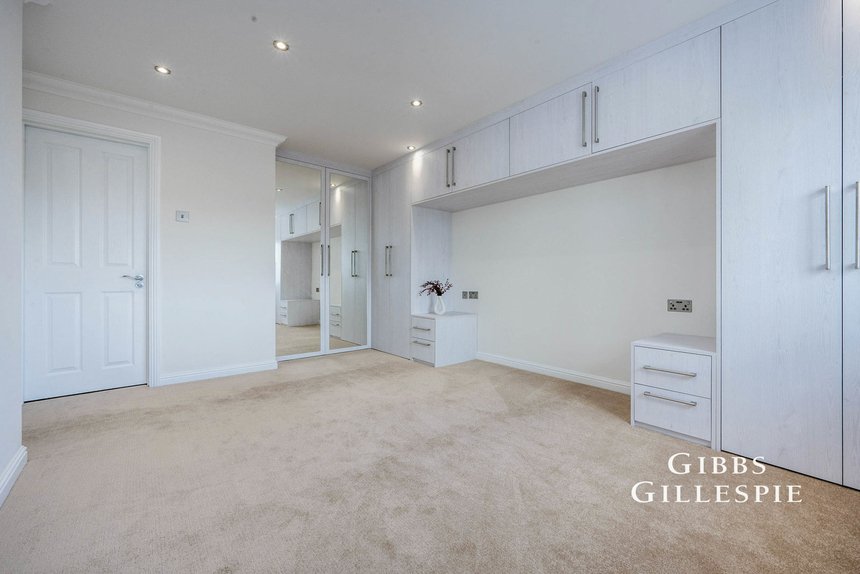 let the avenue london 55569 - Gibbs Gillespie