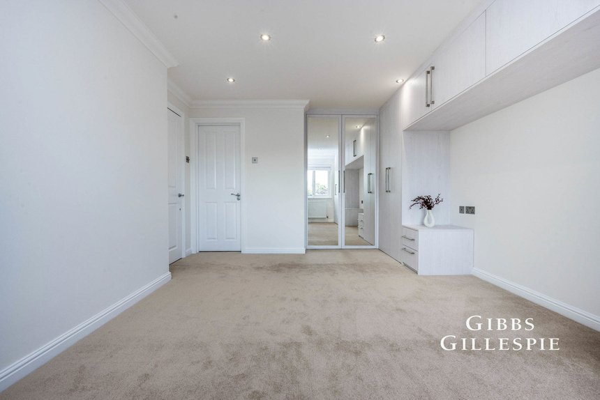 let the avenue london 55569 - Gibbs Gillespie