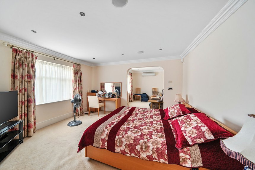 for sale cleopatra close london 56146 - Gibbs Gillespie