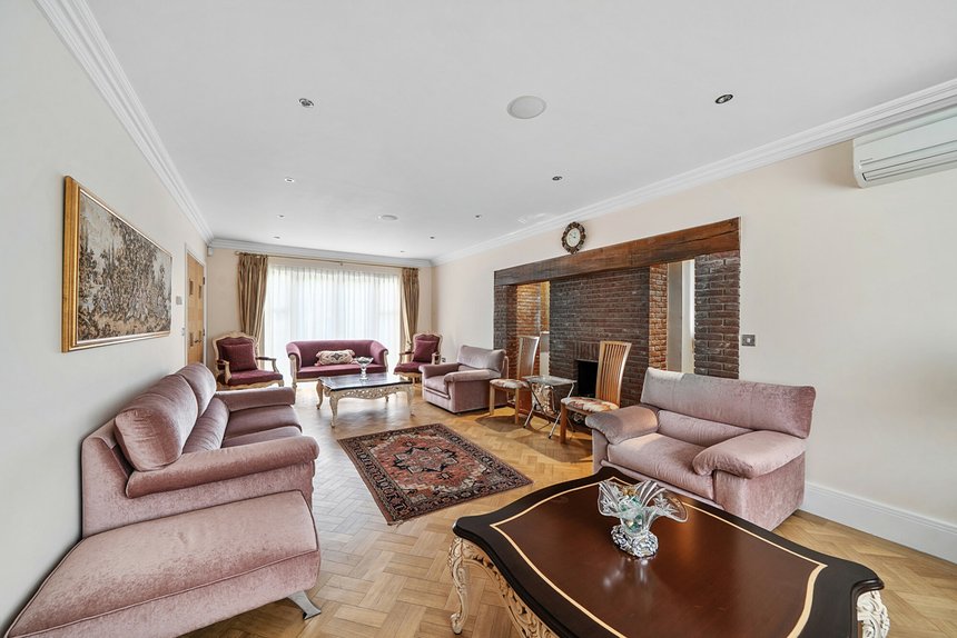 for sale cleopatra close london 56146 - Gibbs Gillespie