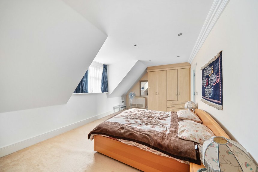 for sale cleopatra close london 56146 - Gibbs Gillespie