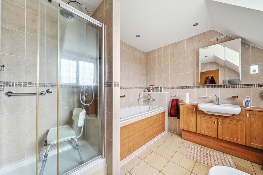 for sale cleopatra close london 56146 - Gibbs Gillespie