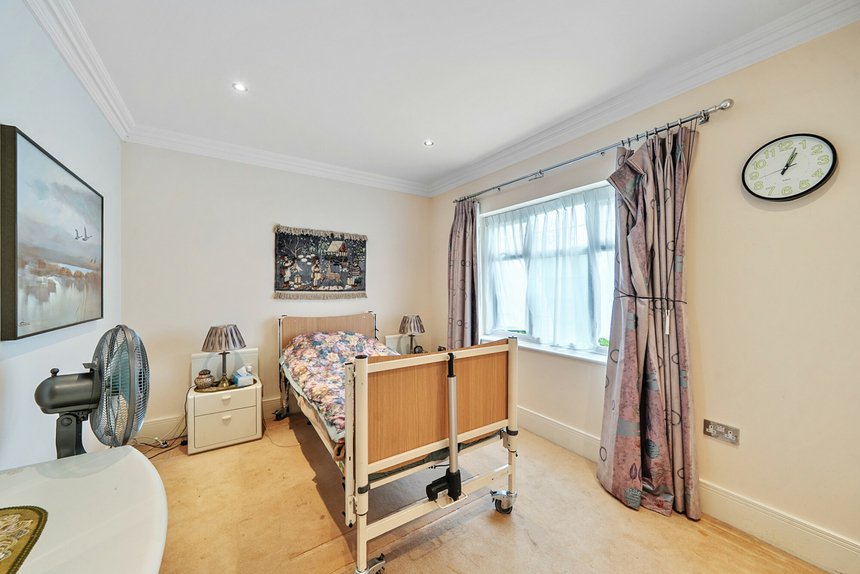 for sale cleopatra close london 56146 - Gibbs Gillespie