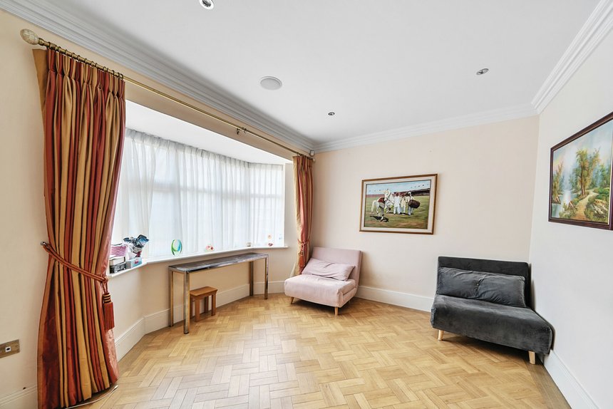 for sale cleopatra close london 56146 - Gibbs Gillespie