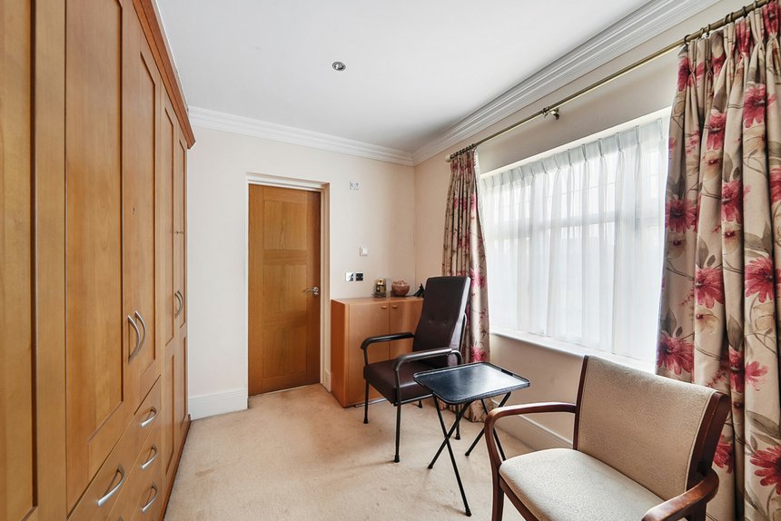 for sale cleopatra close london 56146 - Gibbs Gillespie
