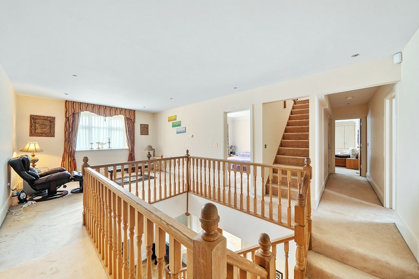 for sale cleopatra close london 56146 - Gibbs Gillespie