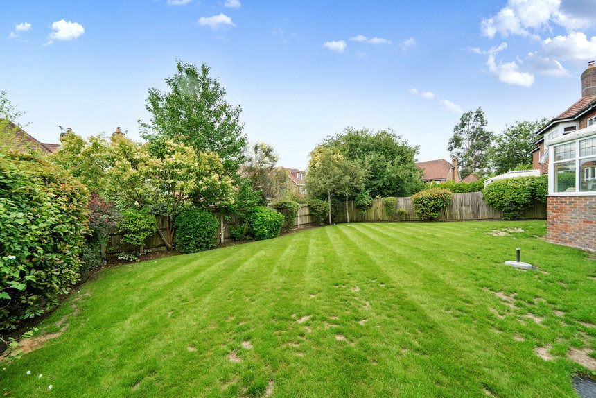 for sale cleopatra close london 56146 - Gibbs Gillespie