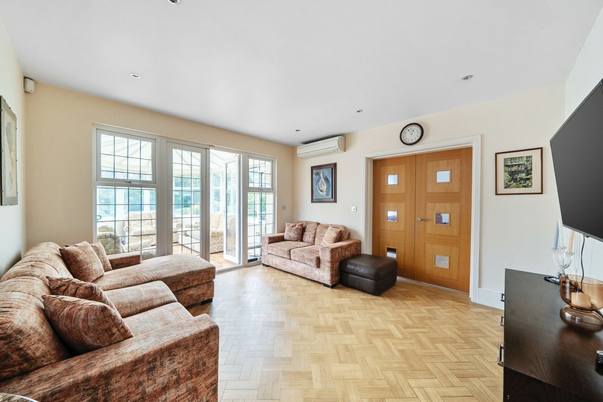 for sale cleopatra close london 56146 - Gibbs Gillespie