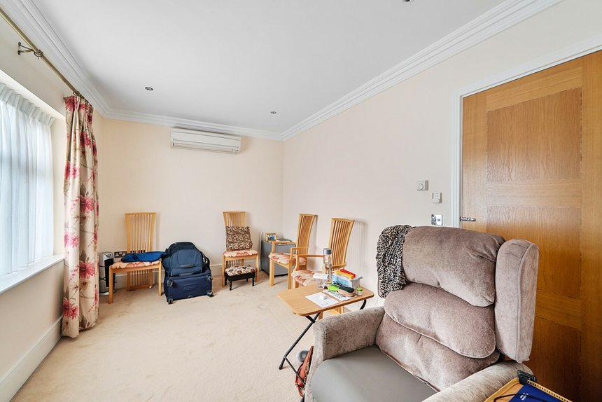 for sale cleopatra close london 56146 - Gibbs Gillespie