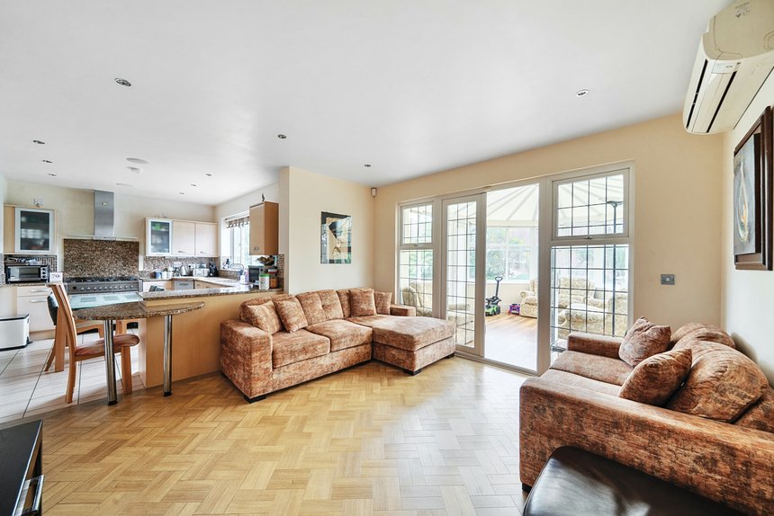 for sale cleopatra close london 56146 - Gibbs Gillespie