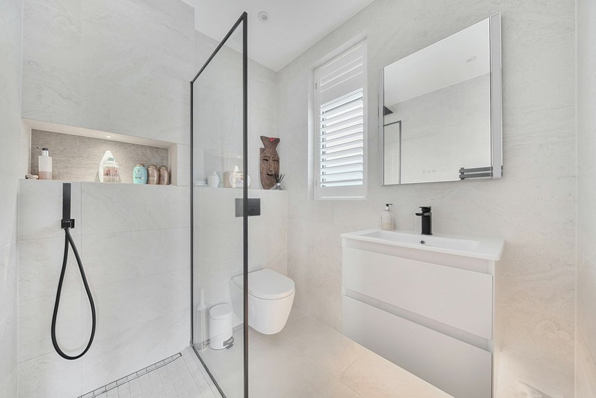 under offer eastern avenue london 56305 - Gibbs Gillespie