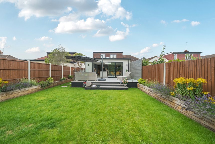 under offer eastern avenue london 56305 - Gibbs Gillespie