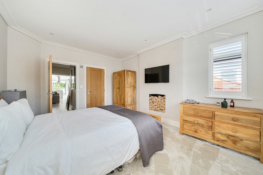 under offer eastern avenue london 56305 - Gibbs Gillespie