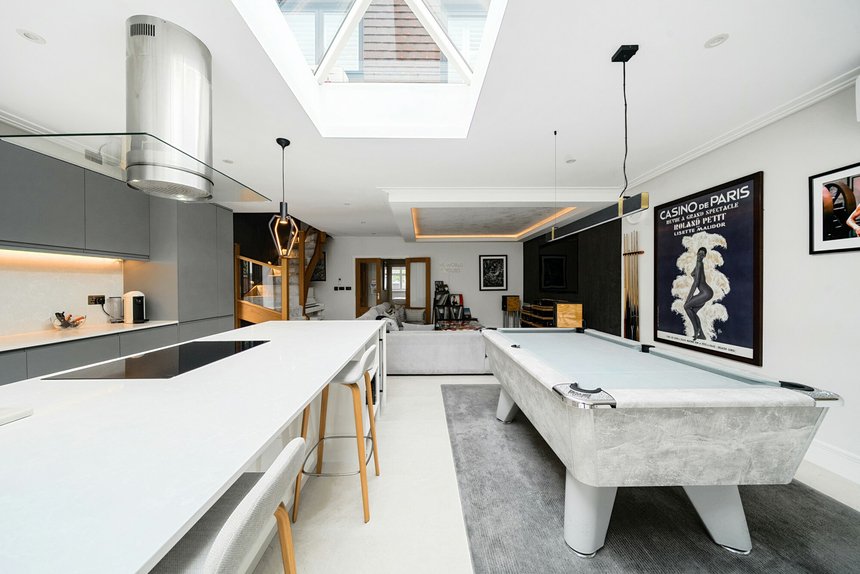 under offer eastern avenue london 56305 - Gibbs Gillespie