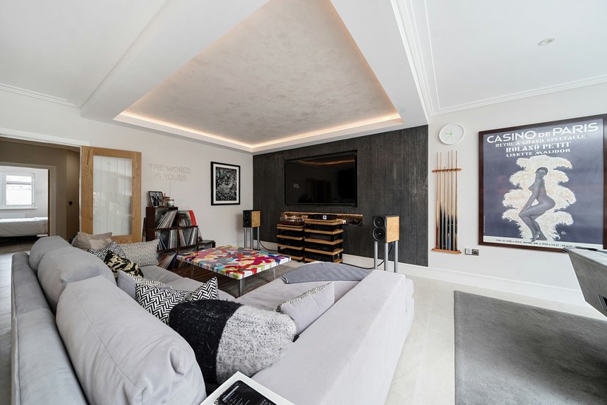 under offer eastern avenue london 56305 - Gibbs Gillespie