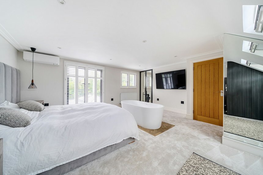 under offer eastern avenue london 56305 - Gibbs Gillespie