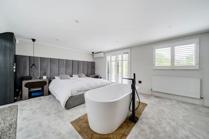 under offer eastern avenue london 56305 - Gibbs Gillespie