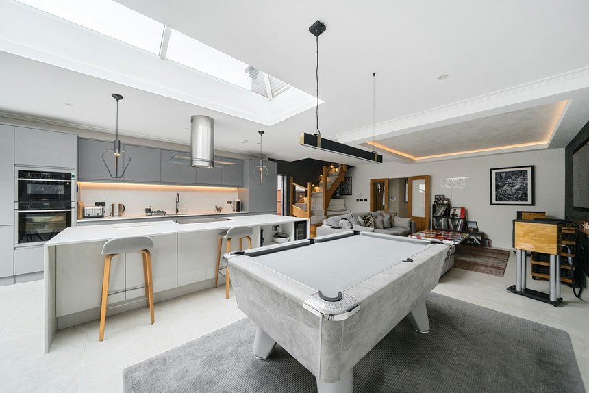 under offer eastern avenue london 56305 - Gibbs Gillespie