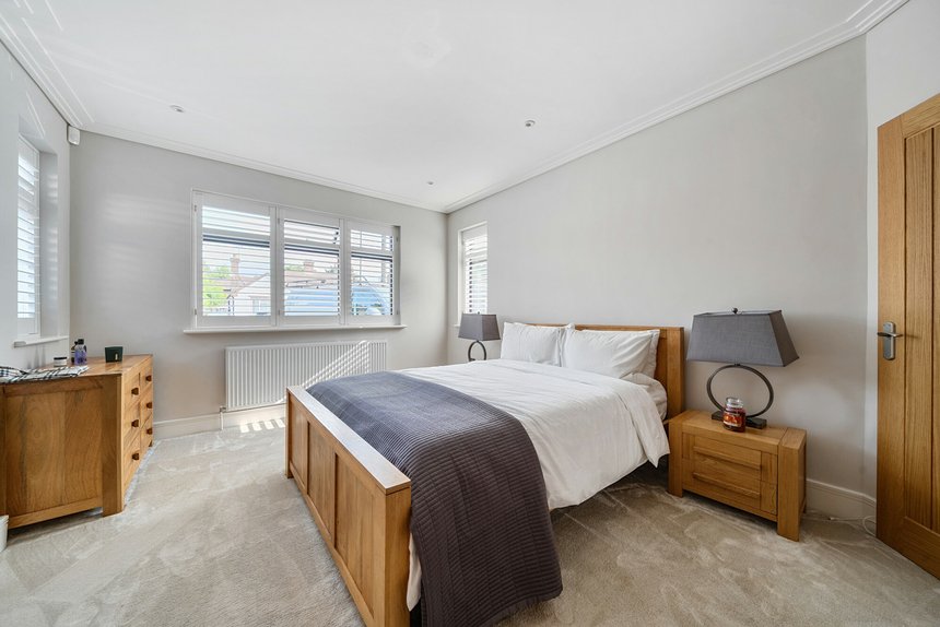 under offer eastern avenue london 56305 - Gibbs Gillespie