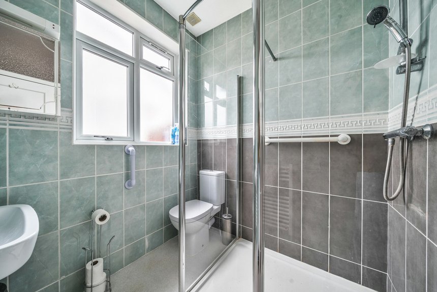 under offer elm drive london 56920 - Gibbs Gillespie