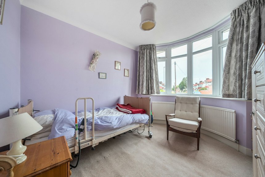 under offer elm drive london 56920 - Gibbs Gillespie