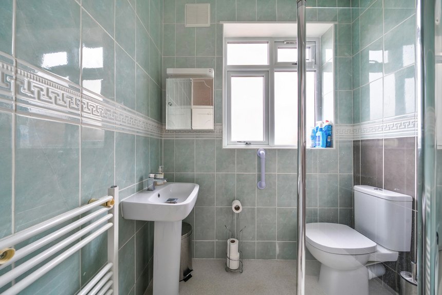 under offer elm drive london 56920 - Gibbs Gillespie