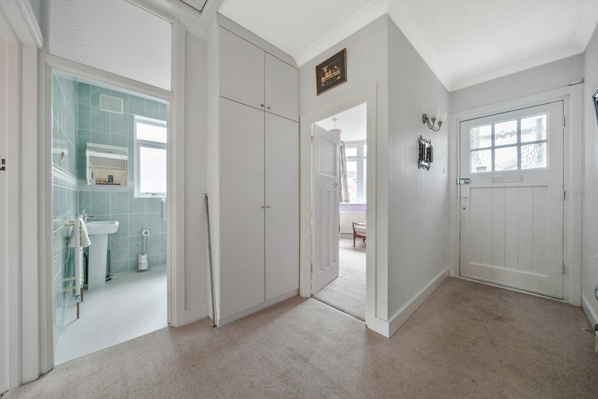 under offer elm drive london 56920 - Gibbs Gillespie