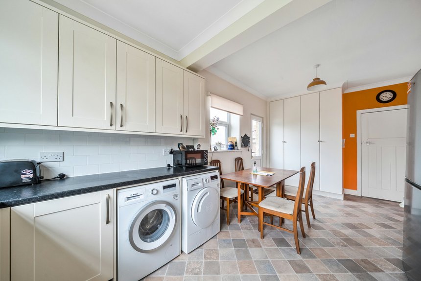 under offer elm drive london 56920 - Gibbs Gillespie