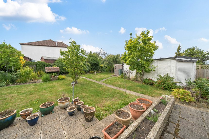 under offer elm drive london 56920 - Gibbs Gillespie