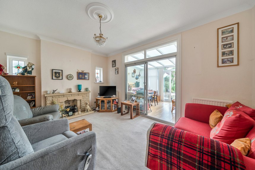 under offer elm drive london 56920 - Gibbs Gillespie