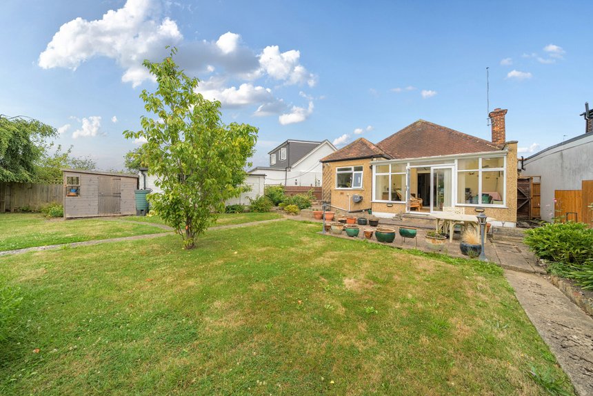 under offer elm drive london 56920 - Gibbs Gillespie