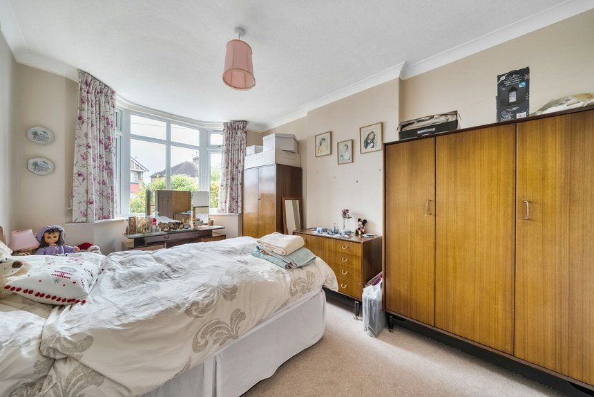 under offer elm drive london 56920 - Gibbs Gillespie