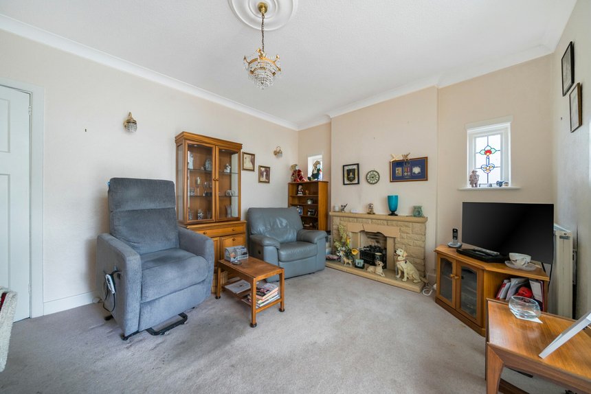 under offer elm drive london 56920 - Gibbs Gillespie