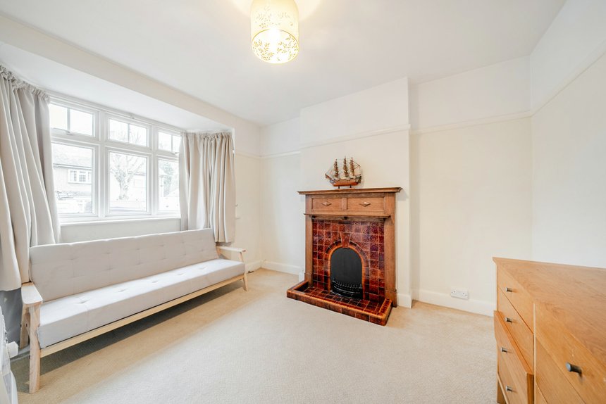 for sale dickinson avenue london 57206 - Gibbs Gillespie