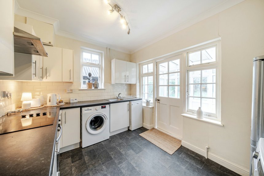 for sale dickinson avenue london 57206 - Gibbs Gillespie