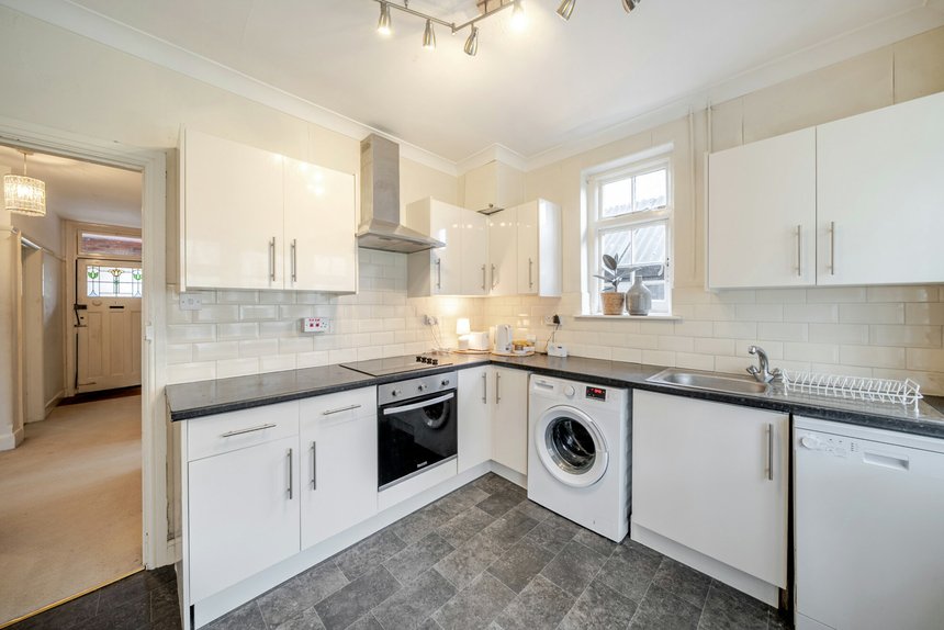for sale dickinson avenue london 57206 - Gibbs Gillespie