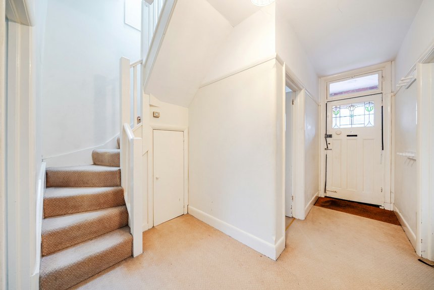 for sale dickinson avenue london 57206 - Gibbs Gillespie