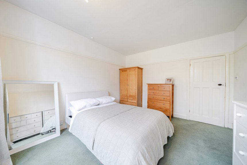 for sale dickinson avenue london 57206 - Gibbs Gillespie