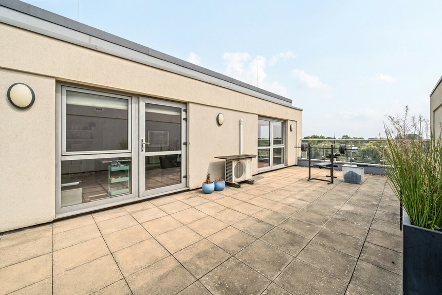 under offer high street london 57409 - Gibbs Gillespie