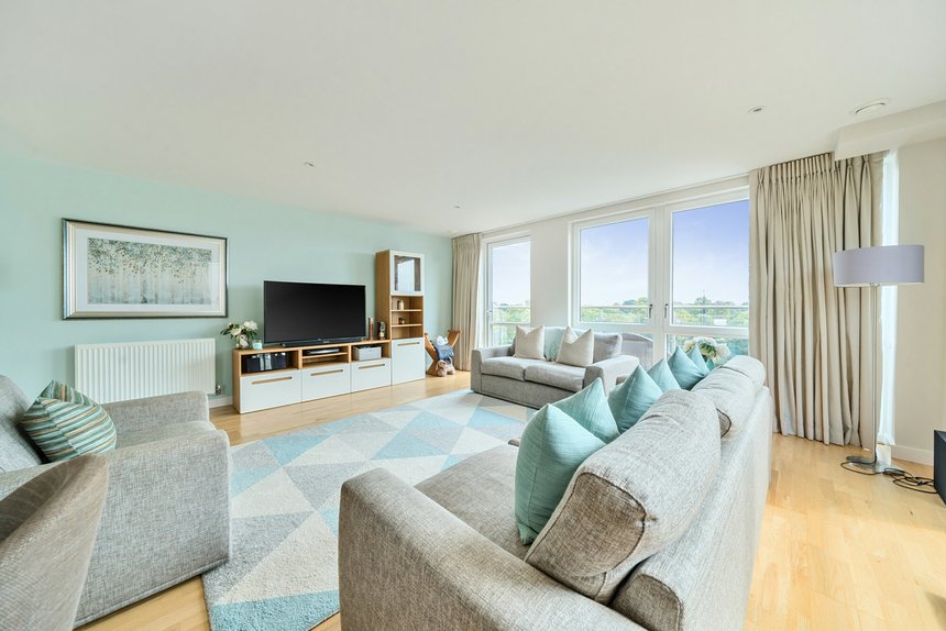 under offer high street london 57409 - Gibbs Gillespie