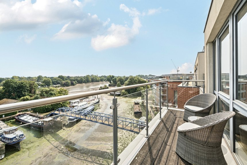 under offer high street london 57409 - Gibbs Gillespie